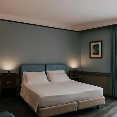 デル カンポ ホテル 4*