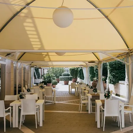 デル カンポ ホテル 4*