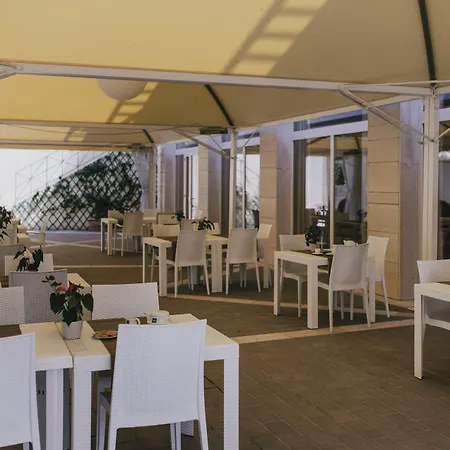 デル カンポ 4* マテーラ